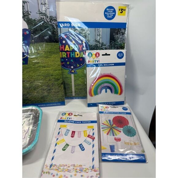 D28    Party Decorations- 8 piece party decorations, balloon, plates, yard signs - Picture 2 of 4